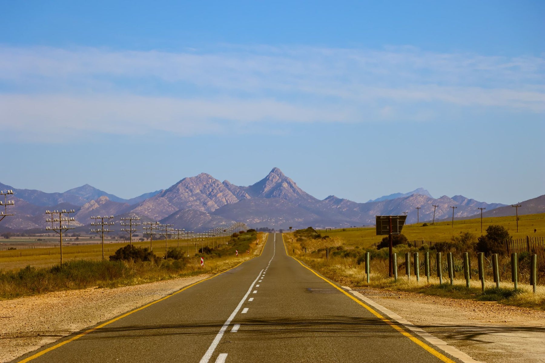 Scene viewed with the naked eye: flatter color, softer focus